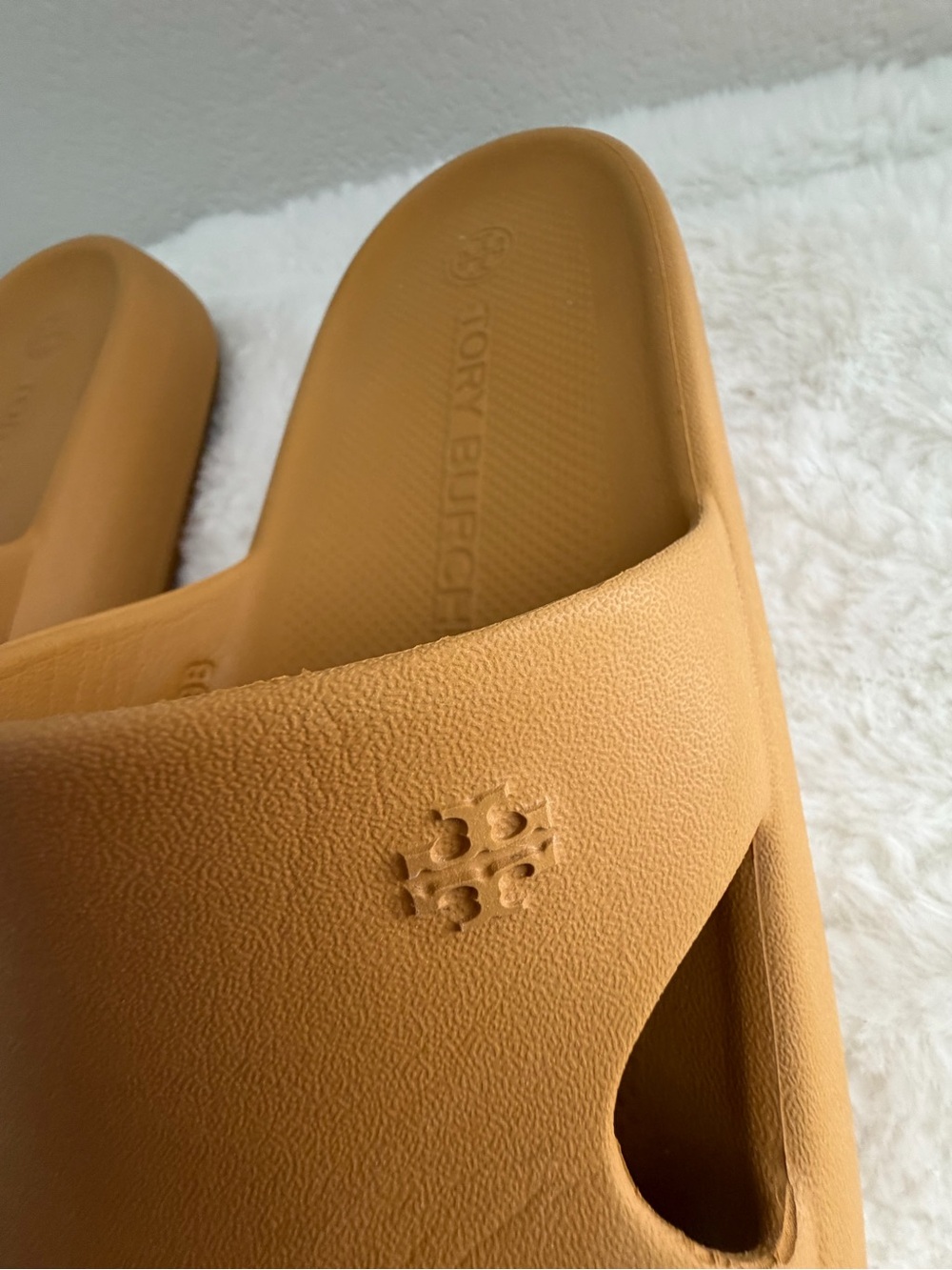 Tory Burch Mustard Tone 9B Slide Sandals - Picture 2 of 8